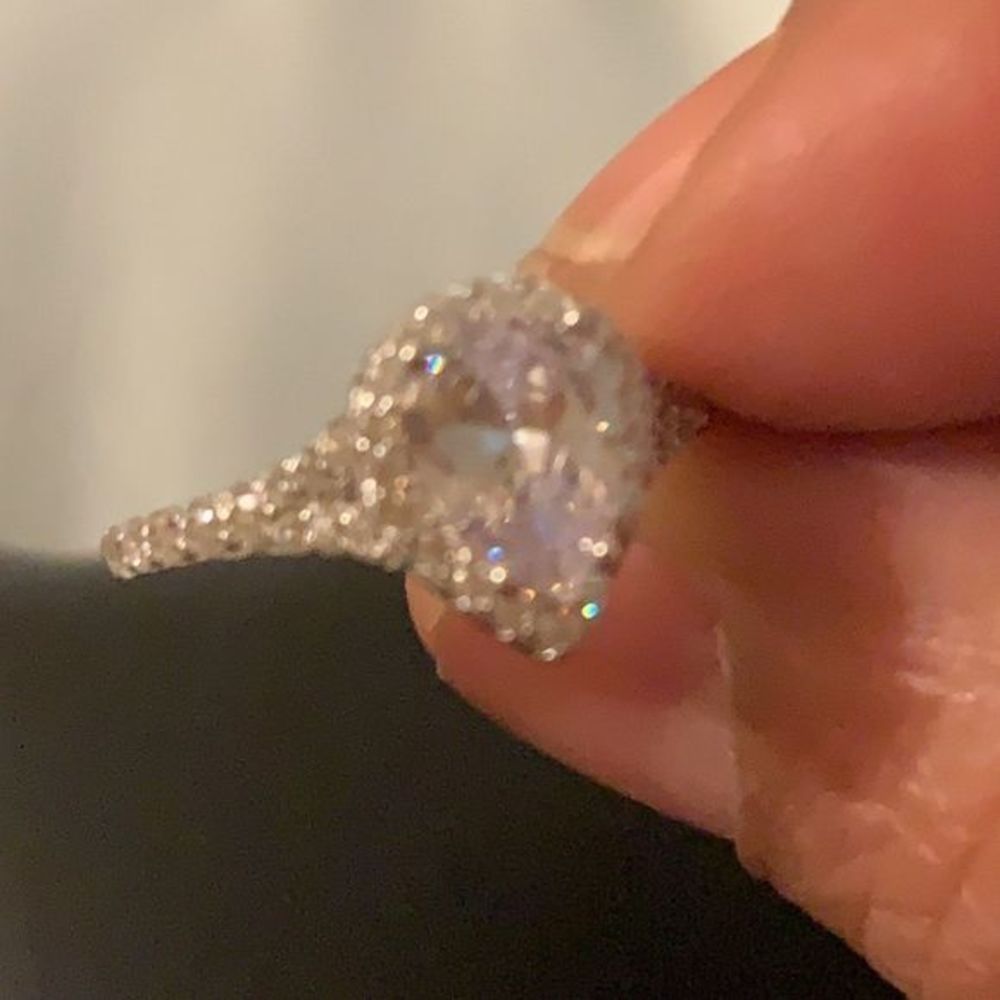 ‘Ava collection’ Paris halo engagement